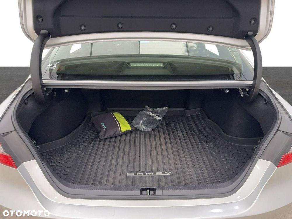 Toyota Camry - 11