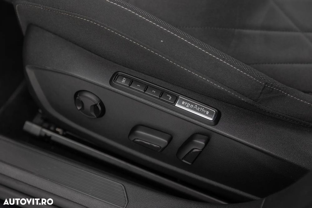 Volkswagen Golf 1.4 eHybrid OPF DSG Style - 37