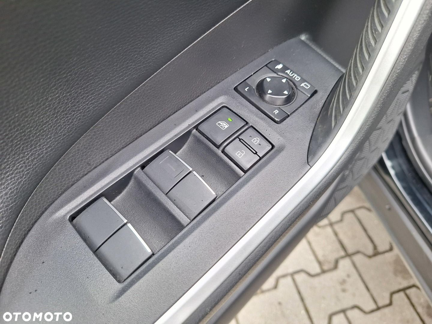 Toyota RAV4 - 11
