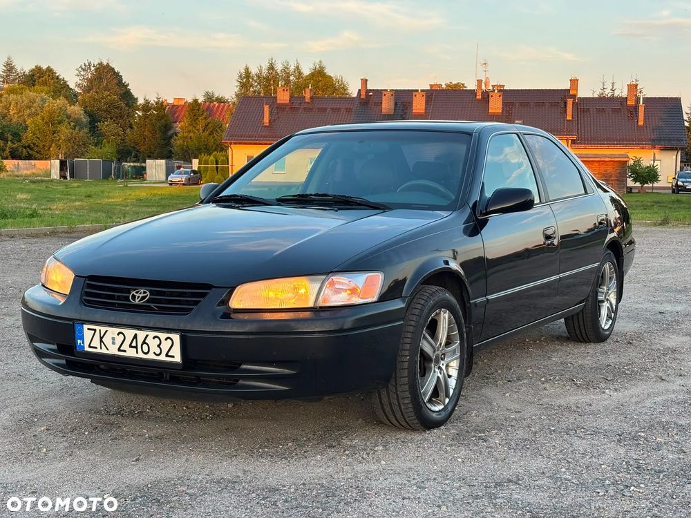 Toyota Camry - 24