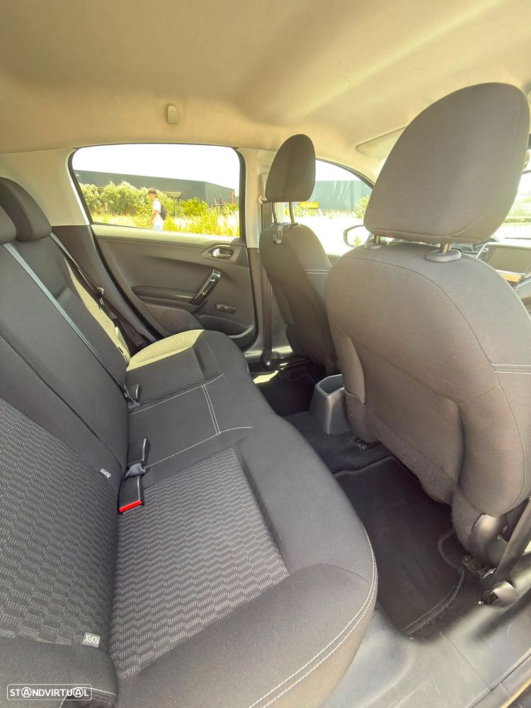 Peugeot 208 1.2 PureTech Style - 9