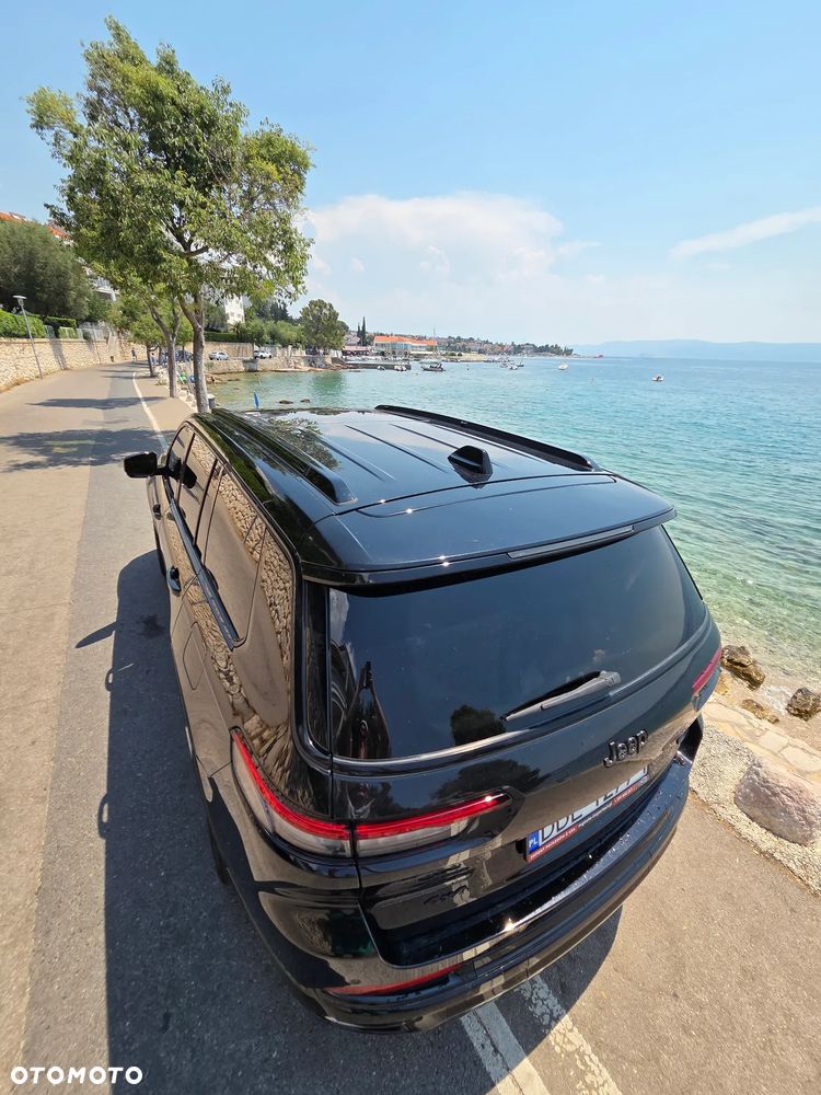 Jeep Grand Cherokee - 16