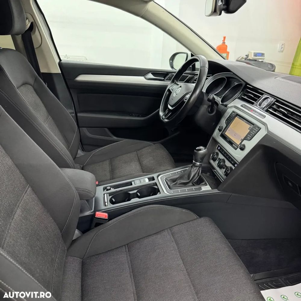 Volkswagen Passat 1.6 TDI Comfortline - 12