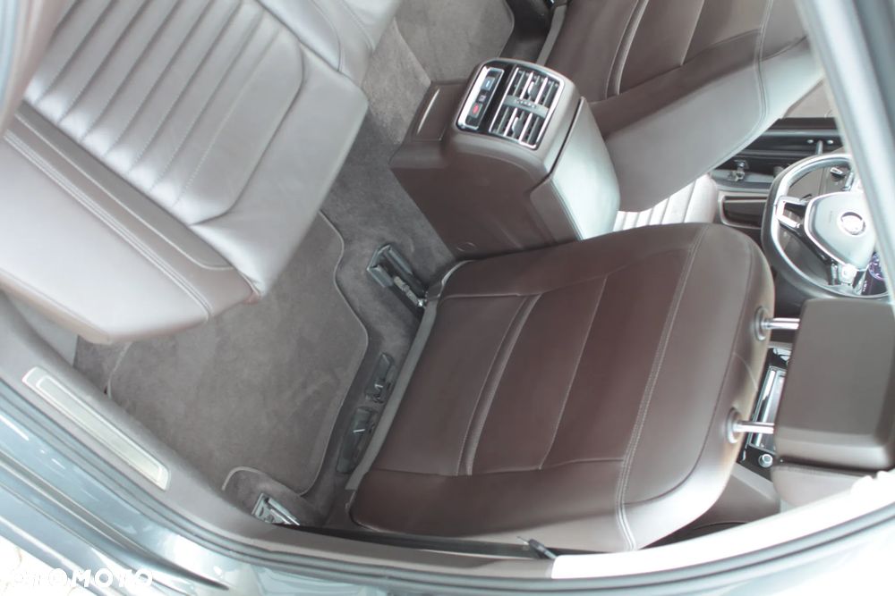 Volkswagen Passat - 10