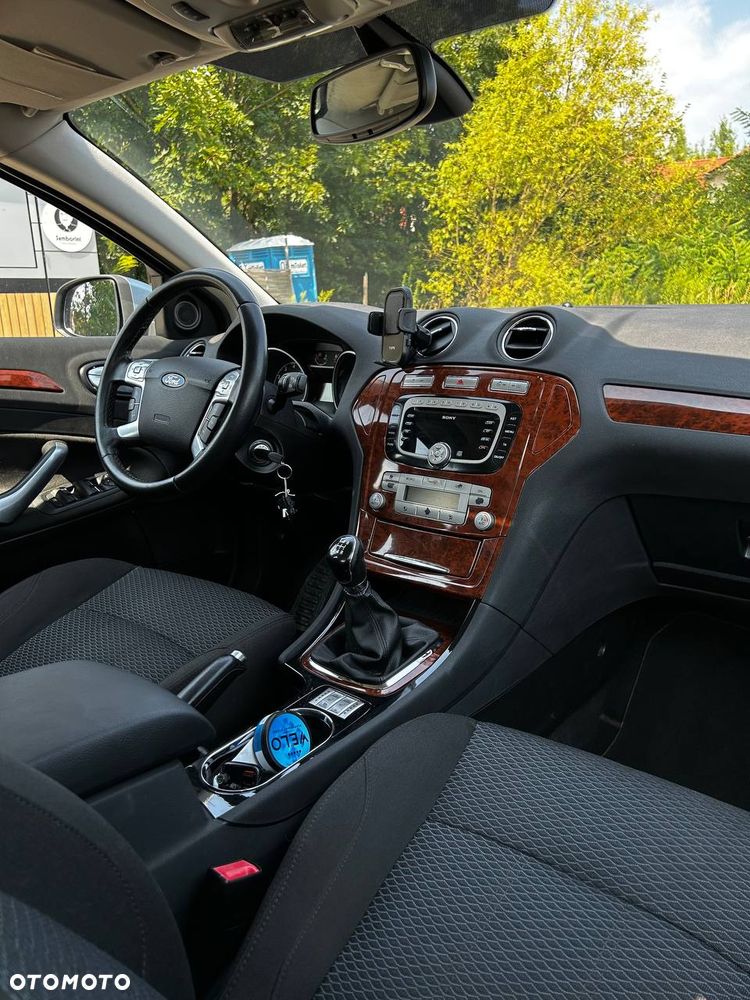Ford Mondeo 2.0 Ghia - 14