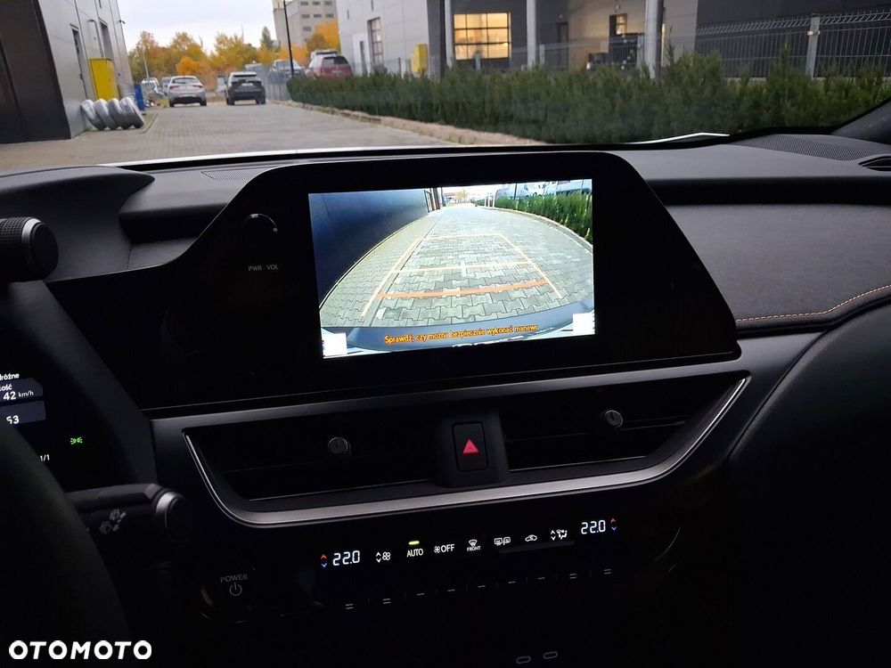Lexus UX 300h Business - 13