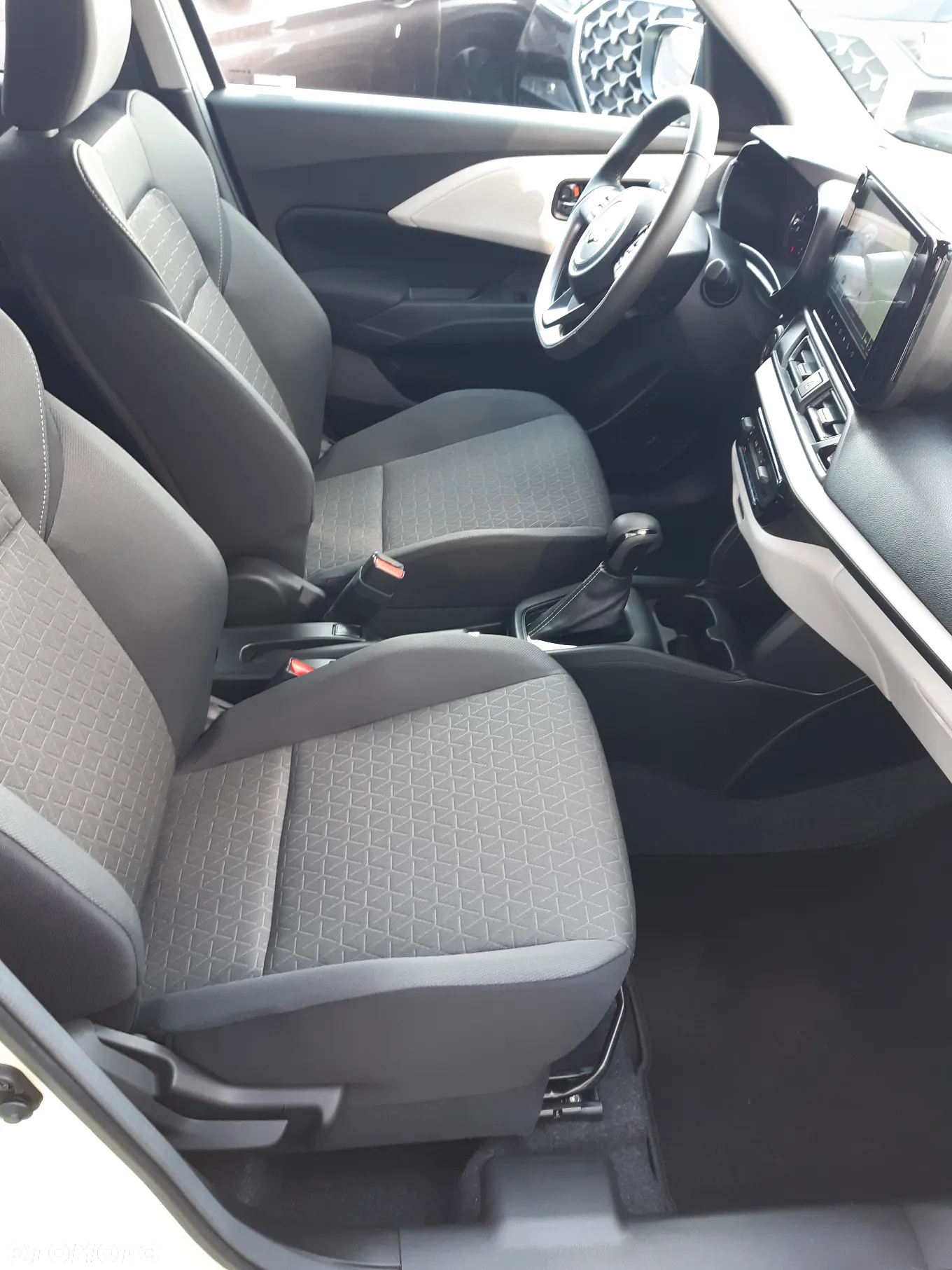 Suzuki Swift 1.2 Dualjet SHVS Premium Plus CVT - 8