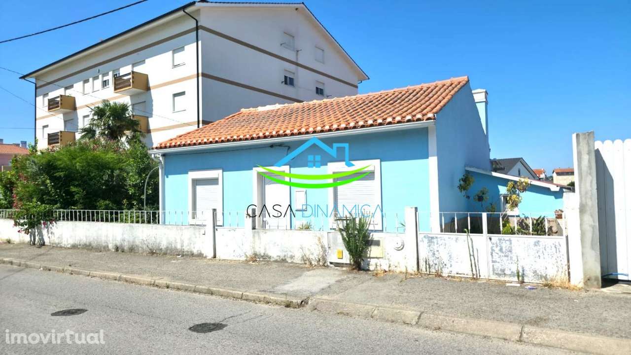 Moradia T5 com 5 WCs, Pátio e T1 Independente – São Martinho do Bi - Grande imagem: 2/60