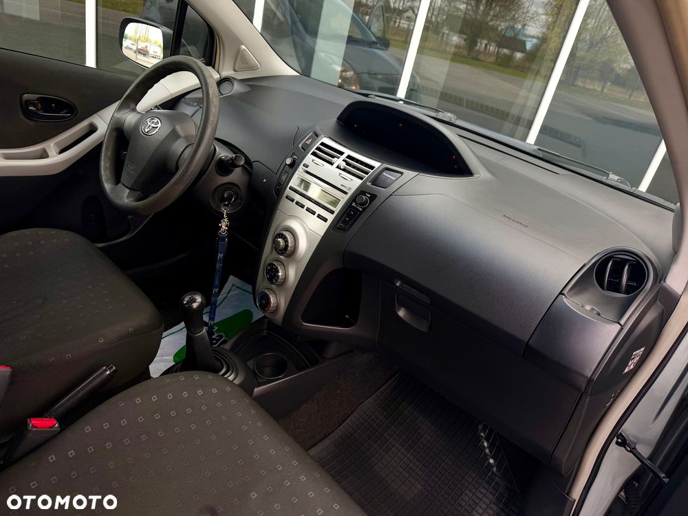 Toyota Yaris 1.3 Luna A/C - 25