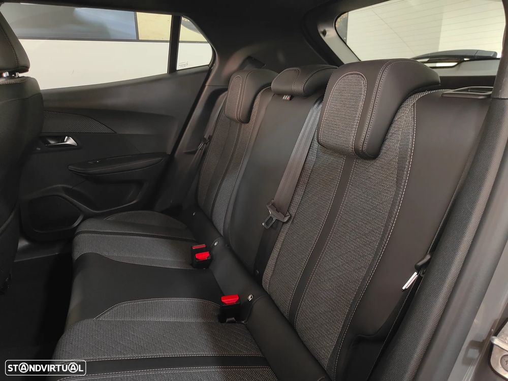 Peugeot 2008 1.2 PureTech Allure EAT8 - 43