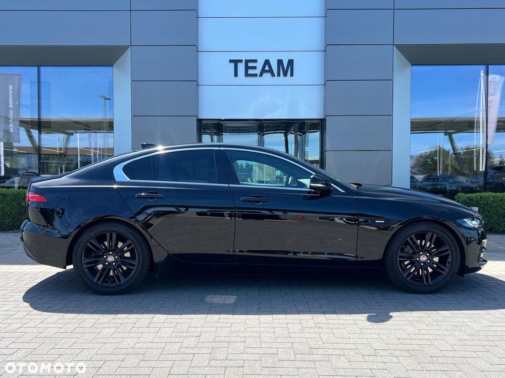 Jaguar XE - 9