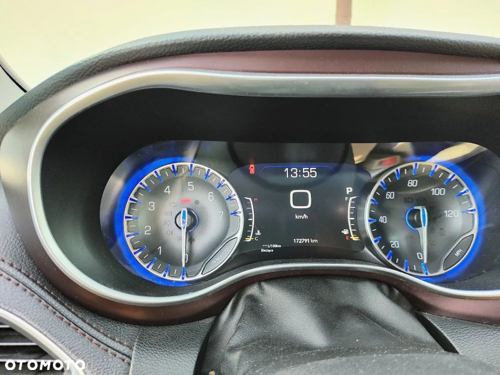 Chrysler Pacifica - 9
