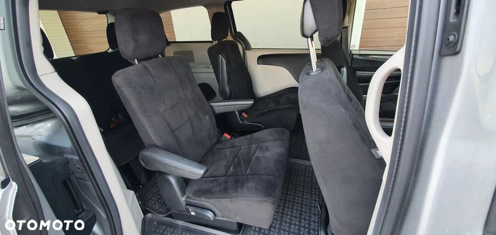 Dodge Grand Caravan - 13