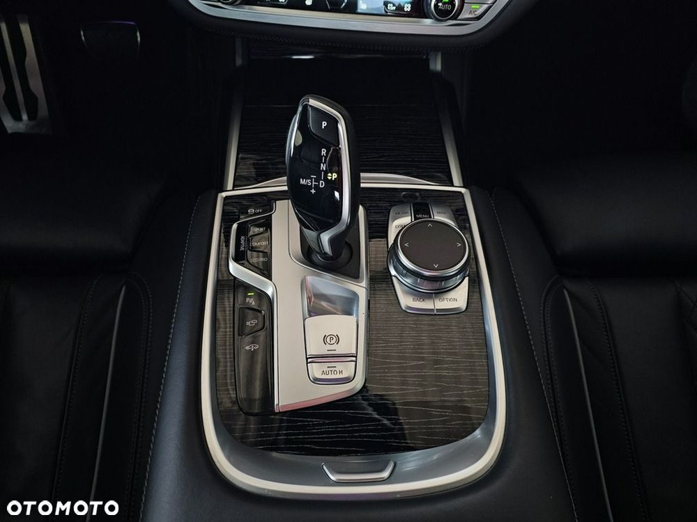 BMW Seria 7 - 38
