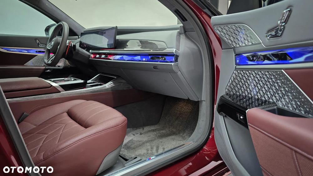 BMW Seria 7 M760e PHEV xDrive sport - 36
