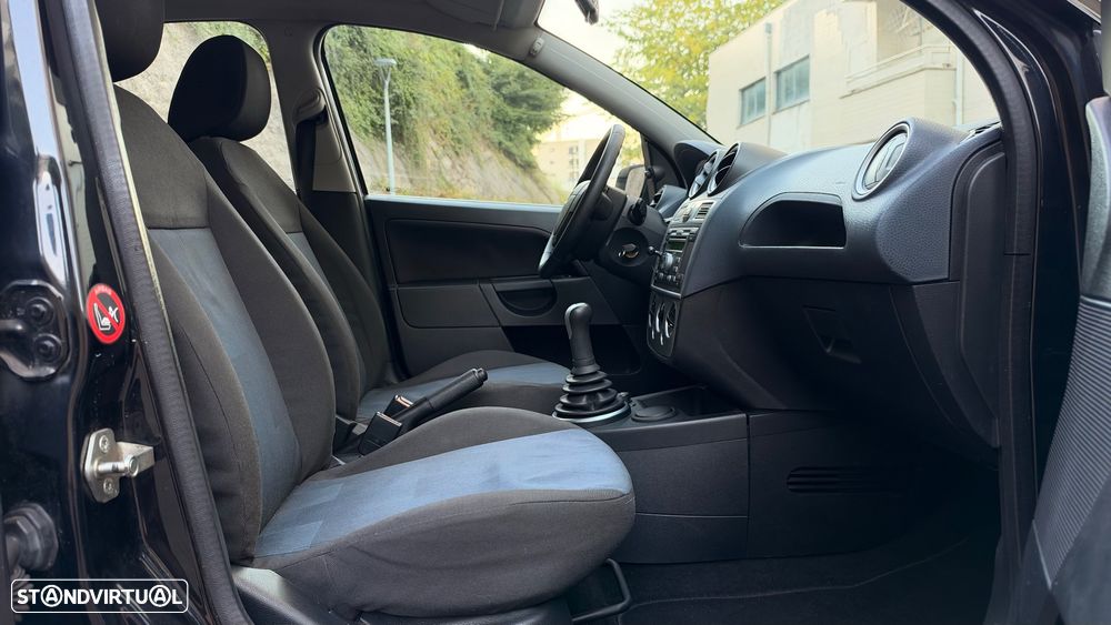 Ford Fiesta 1.25 Ghia - 33