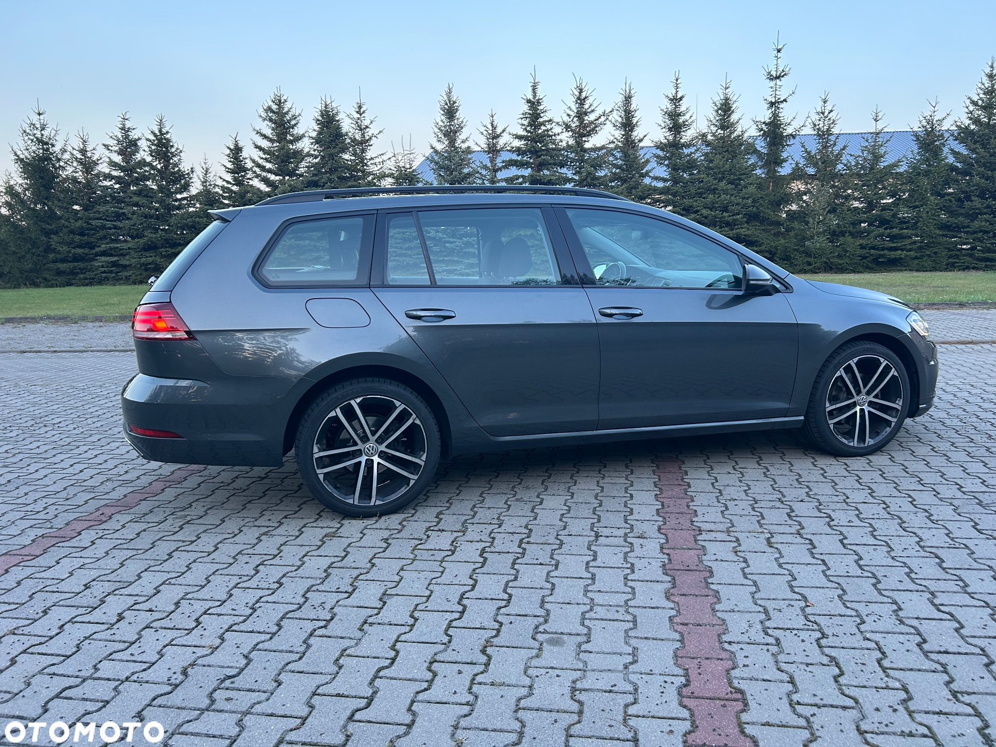 Volkswagen Golf 2.0 BlueTDI DSG Highline - 22