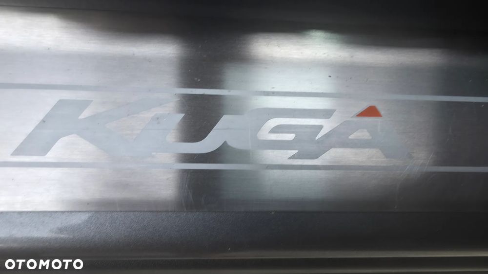 Ford Kuga 1.6 EcoBoost 2x4 Titanium - 22