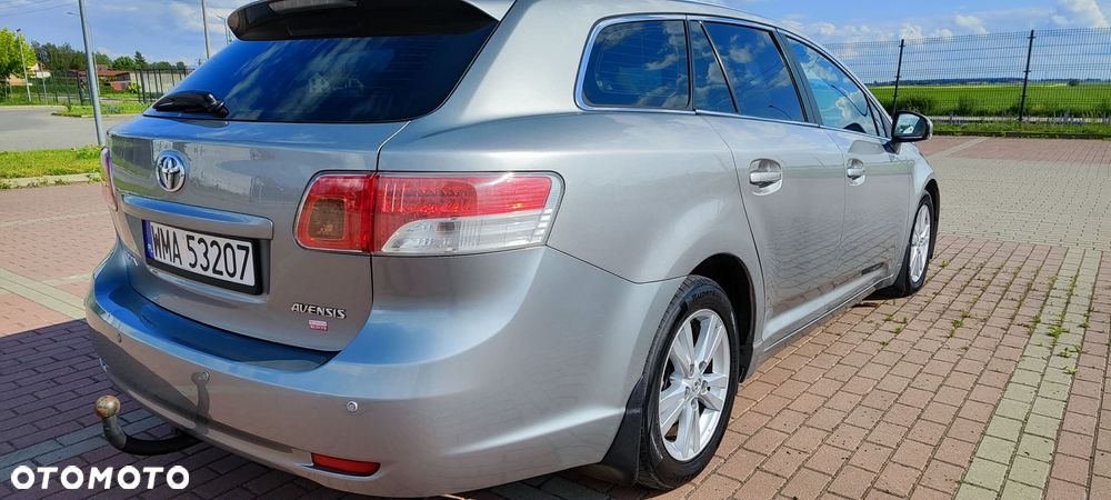 Toyota Avensis 2.0 D-4D - 11