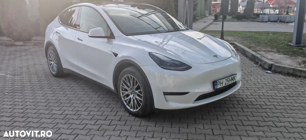 Tesla Model Y - 2