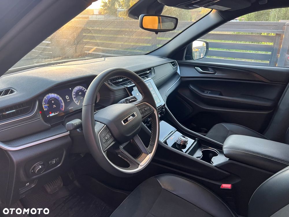 Jeep Grand Cherokee - 16