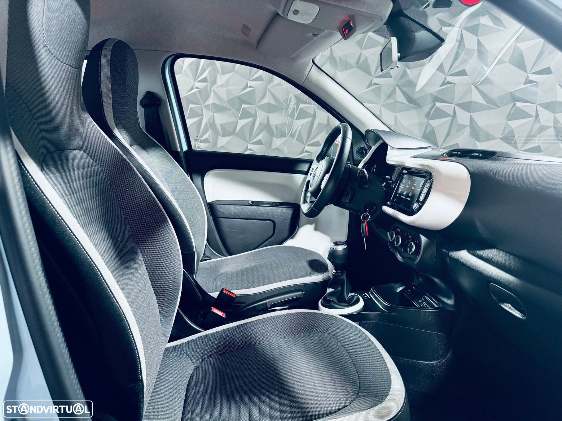 Renault Twingo SCe 75 INTENS - 16