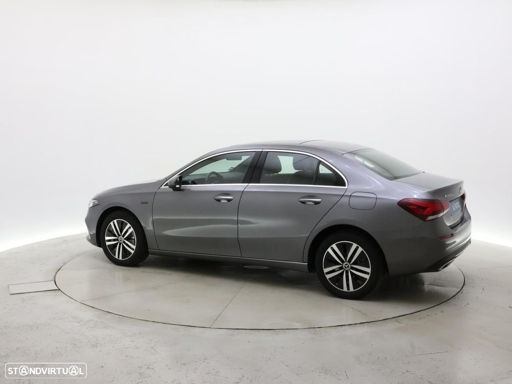 Mercedes-Benz A 250 Limousine e Progressive - 3