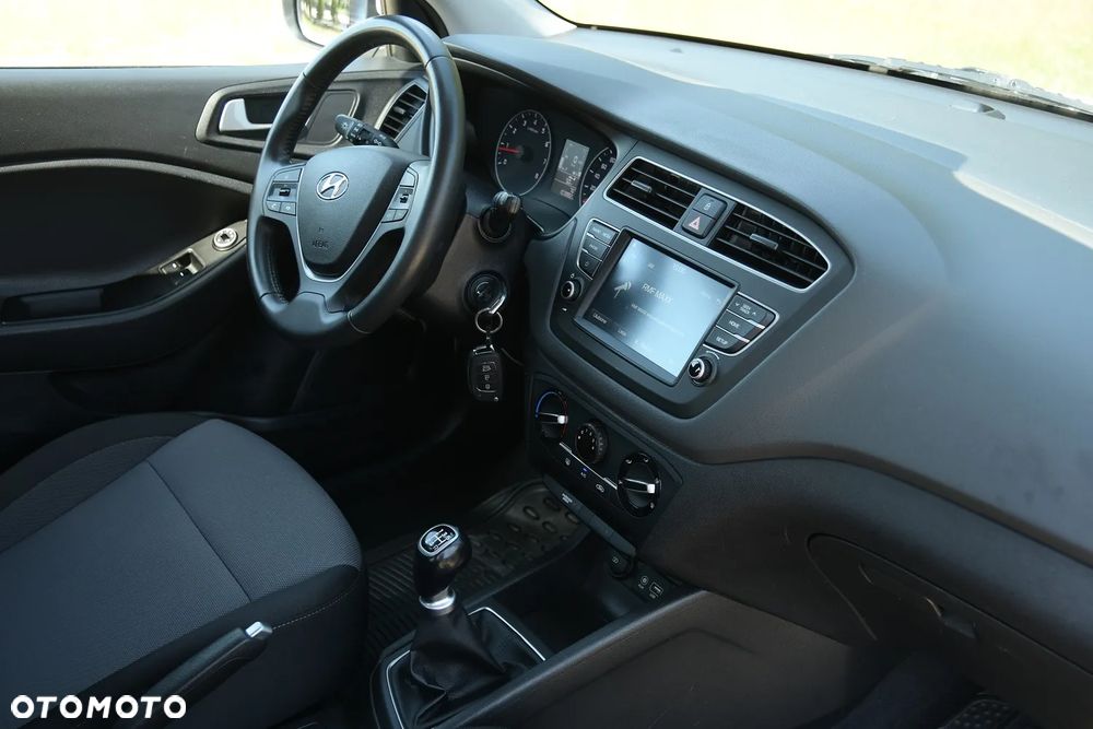 Hyundai i20 1.2 Fifa World Cup Edition - 18