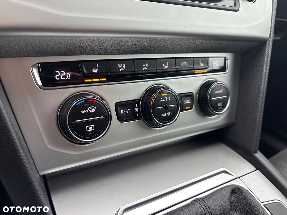 Volkswagen Passat - 16