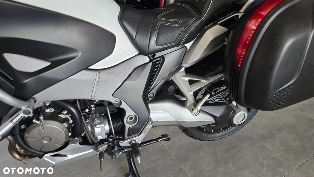 Honda VFR - 16