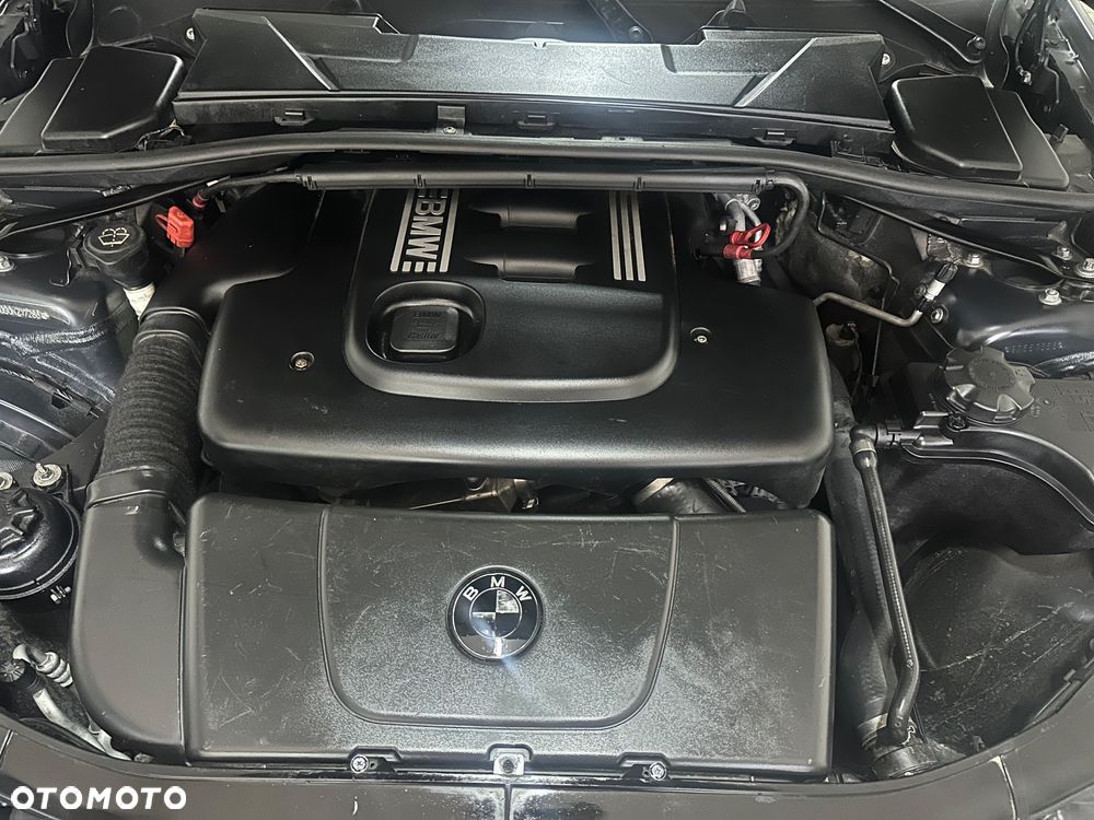 BMW Seria 3 320d DPF Touring - 26