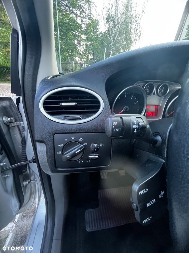 Ford Focus 1.6 16V Ambiente - 5