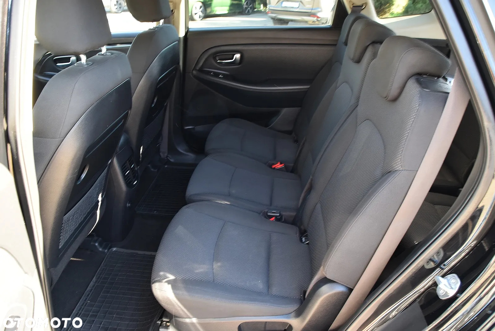 Kia Carens - 19
