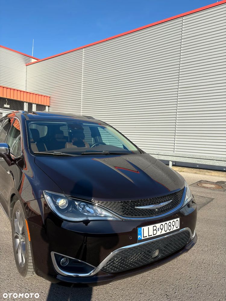 Chrysler Pacifica - 2