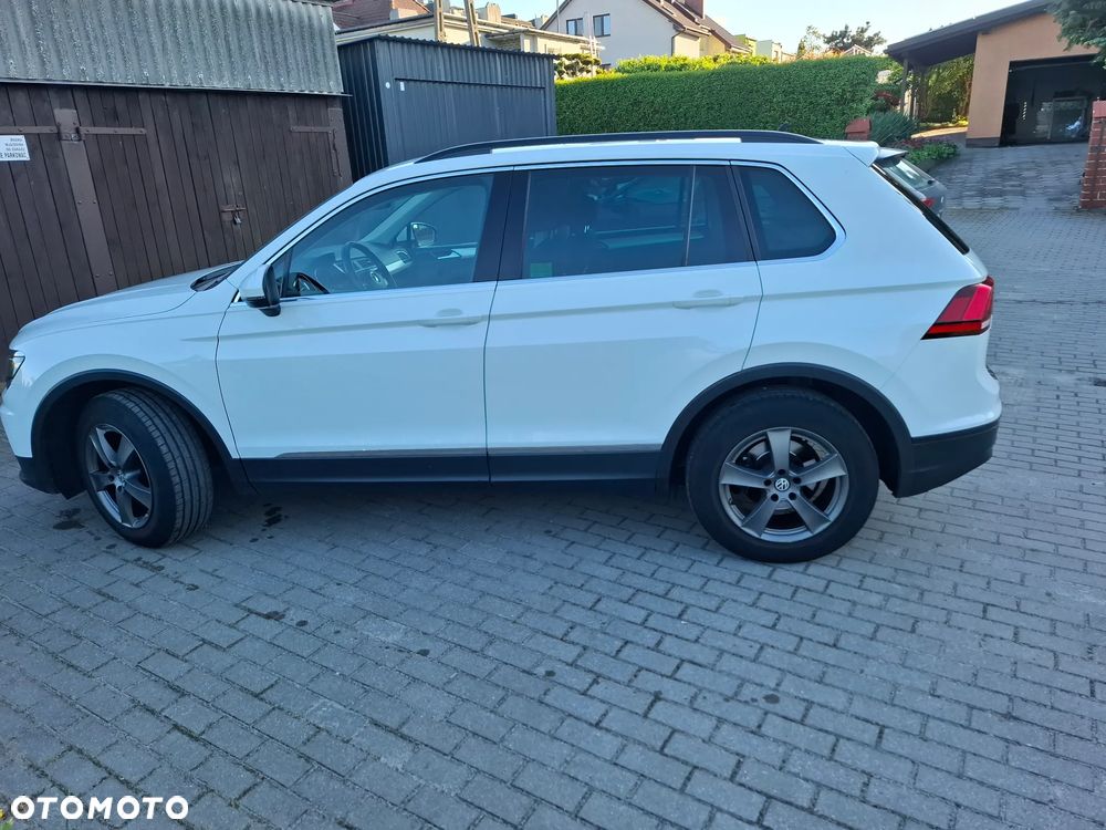 Volkswagen Tiguan - 1