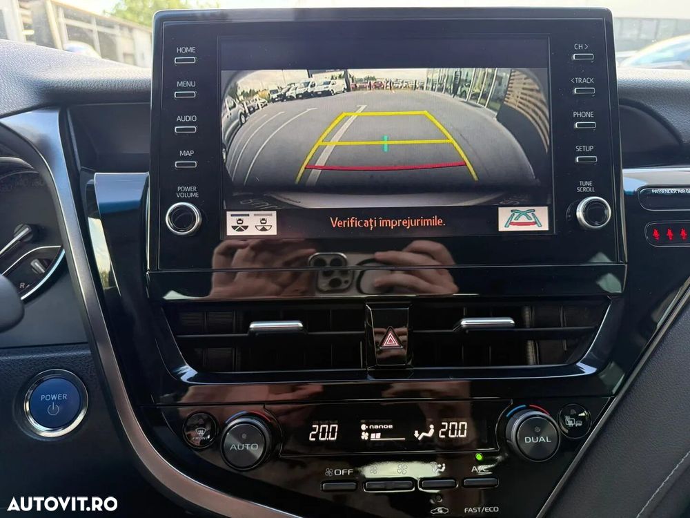 Toyota Camry - 17