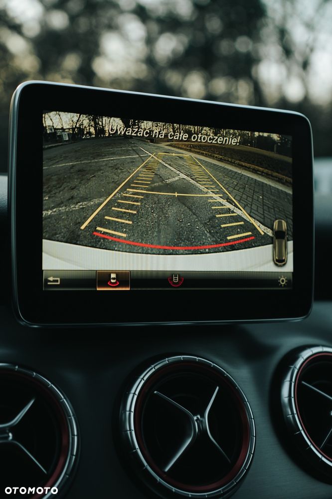 Mercedes-Benz CLA 200 7G-DCT AMG Line - 22