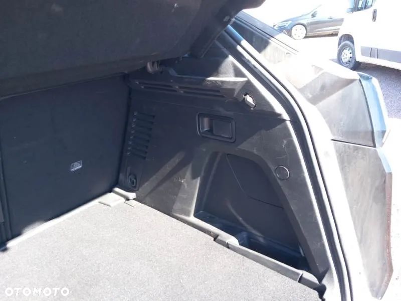 Peugeot 3008 1.5 BlueHDi Allure S&S EAT8 - 26