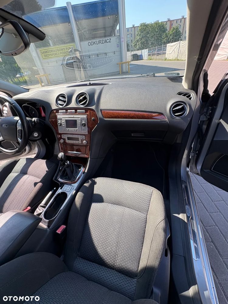 Ford Mondeo 2.0 TDCi Ghia - 11