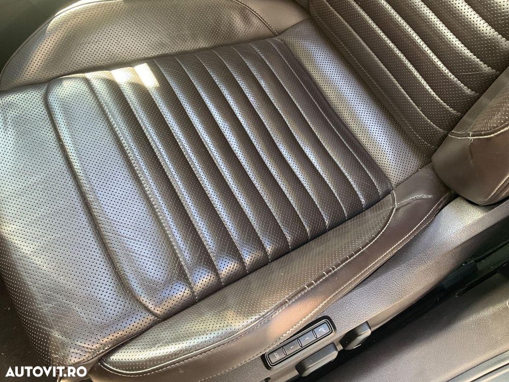 Volkswagen Passat Variant 2.0 TDI SCR 4Motion DSG Highline - 9