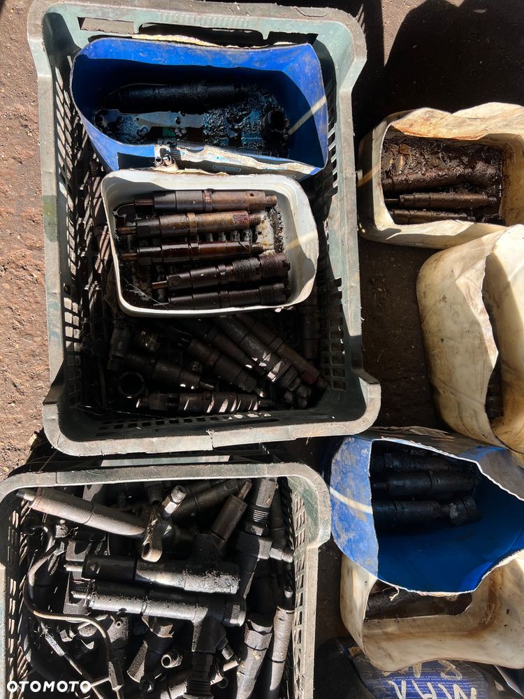 Wtryskiwacze paliwa różne mam Mercedes Volvo - 4