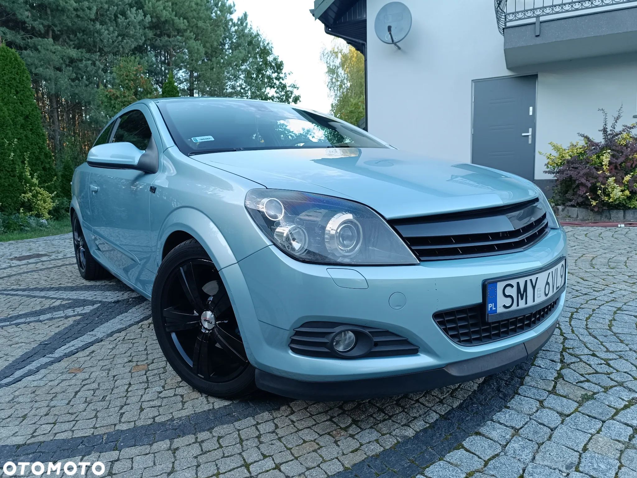 Opel Astra III GTC 1.4 Cosmo - 1
