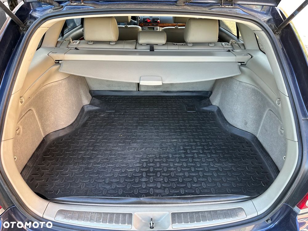 Toyota Avensis - 12