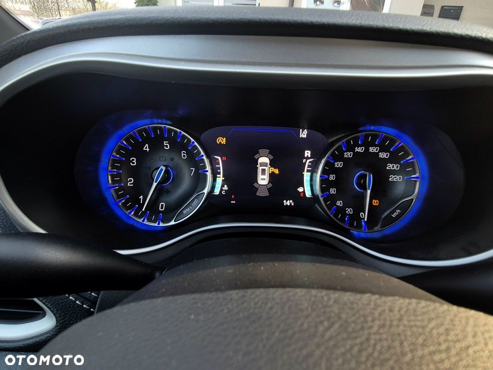 Chrysler Pacifica - 38