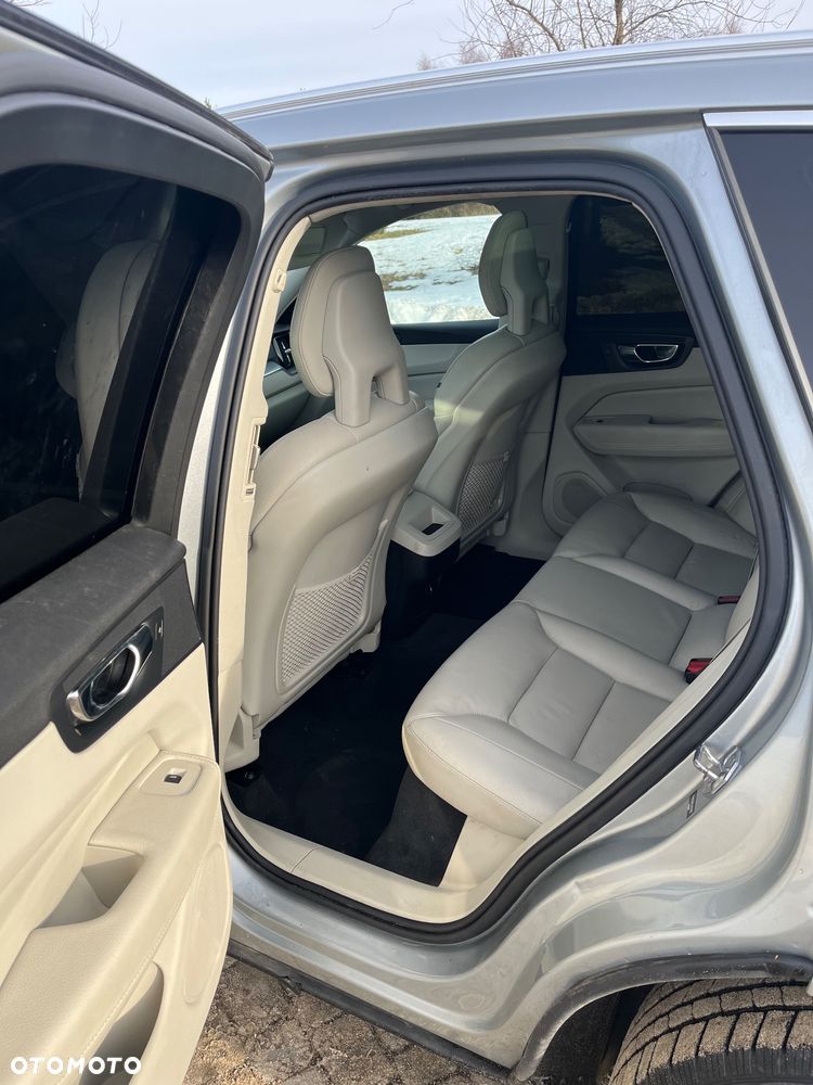 Volvo XC 60 T6 AWD Geartronic Momentum Pro - 26