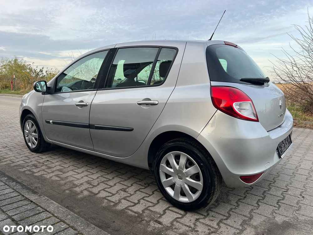 Renault Clio - 16