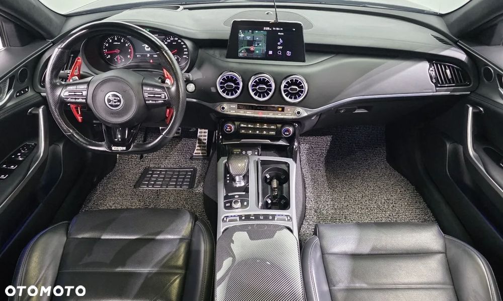 Kia Stinger - 10
