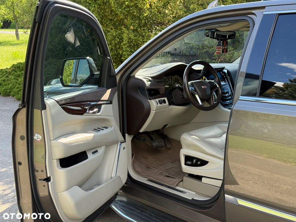 Cadillac Escalade - 6