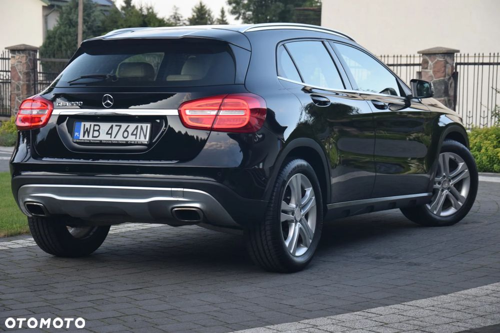 Mercedes-Benz GLA 200 7G-DCT Urban - 19