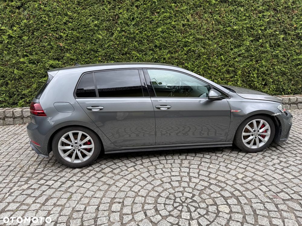 Volkswagen Golf - 31